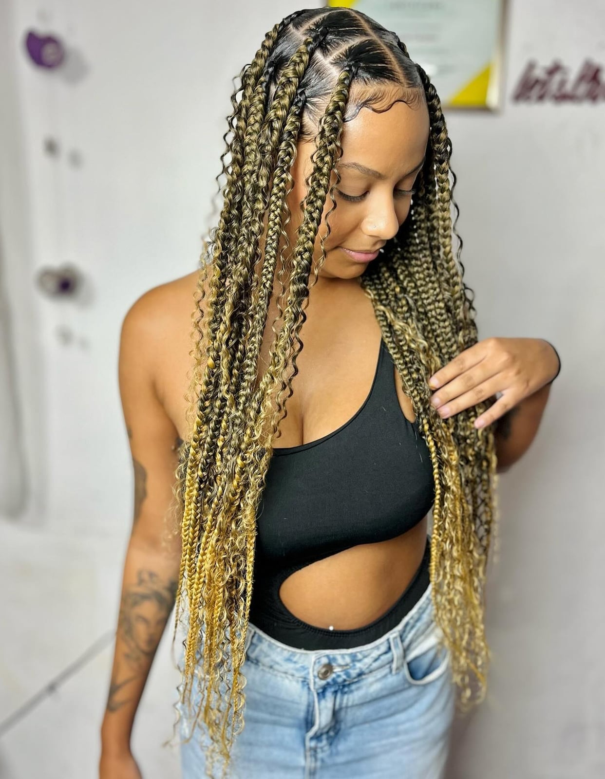 Mid-Back Blonde Brown Knotless Braids Curly Ends With Adding Texture Mid-Back Blonde Brown Knotless Braids Curly Ends With Adding Texture — Classy Knotless Braids