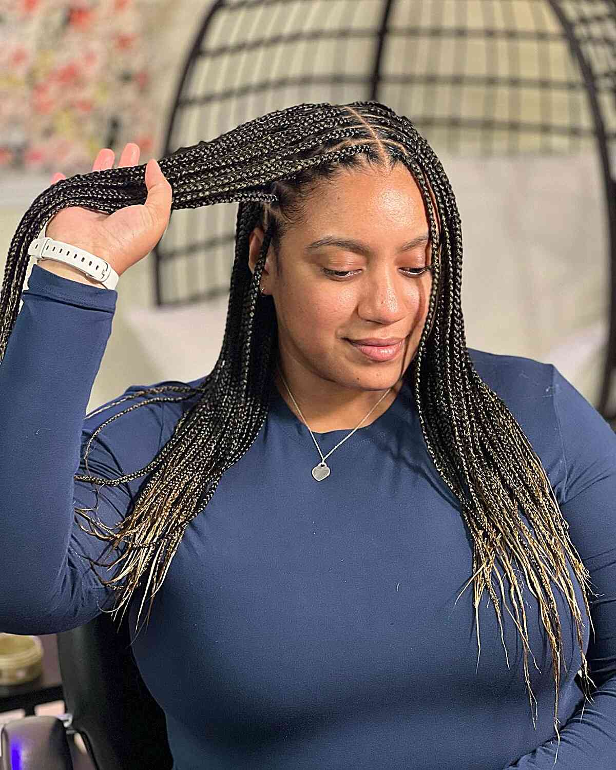 Mid-Back Black Knotless Box Braids Blonde Tips Side View, Straight Mid-Back Black Knotless Box Braids Blonde Tips Side View, Straight — Classy Knotless Braids