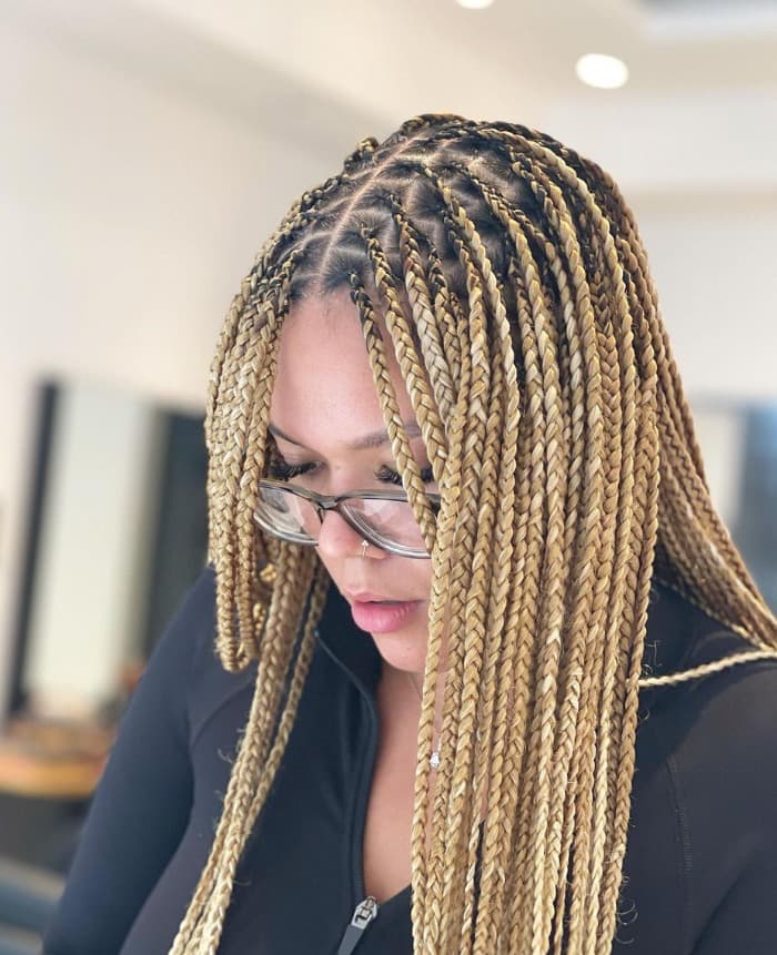 Mid-Back Honey Blonde Knotless Box Braids Curly Ends Mid-Back Honey Blonde Knotless Box Braids Curly Ends — Classy Knotless Braids