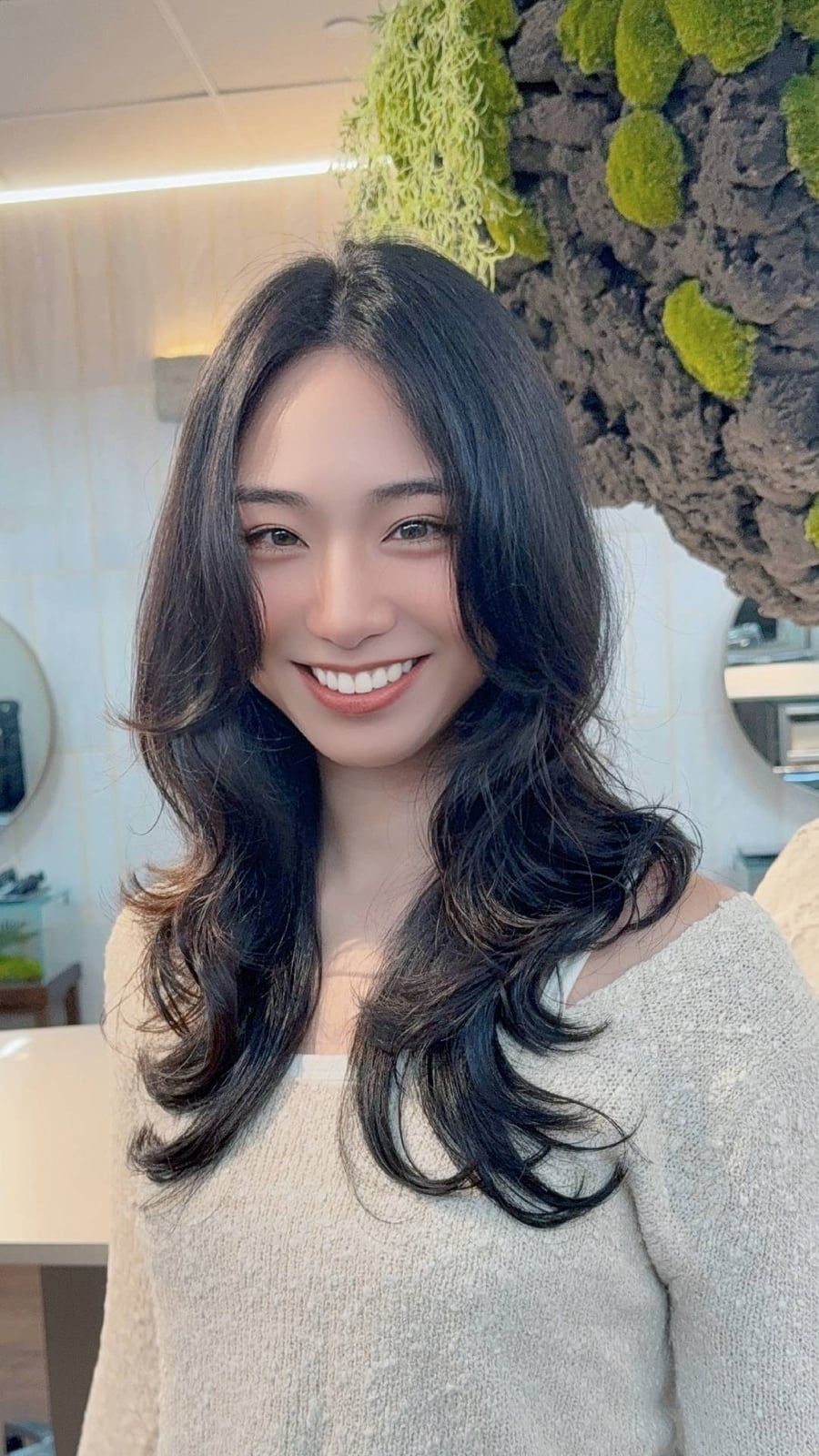 Long Wavy Hair With Voluminous Layers Long Wavy Hair With Voluminous Layers — Classy Korean Hair