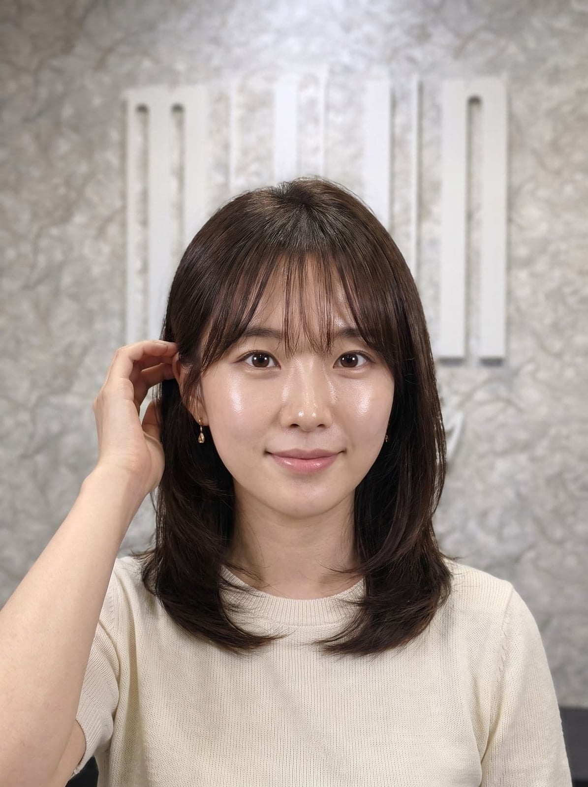 Chin Length Hush Cut With Blunt Bangs Chin Length Hush Cut With Blunt Bangs — Classy Korean Haircuts
