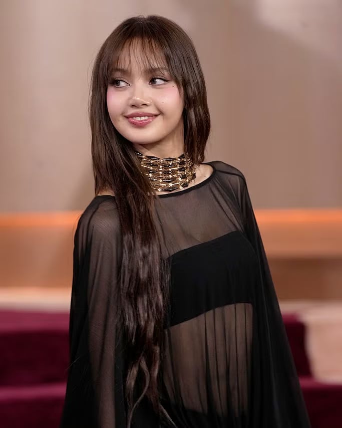 Long Hair With Face-Framing Layers Long Hair With Face-Framing Layers — Classy Korean Haircuts