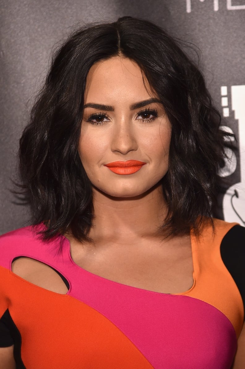 Collarbone Lob With Side-Swept Bangs Collarbone Lob With Side-Swept Bangs — Classy Latina Hairstyles