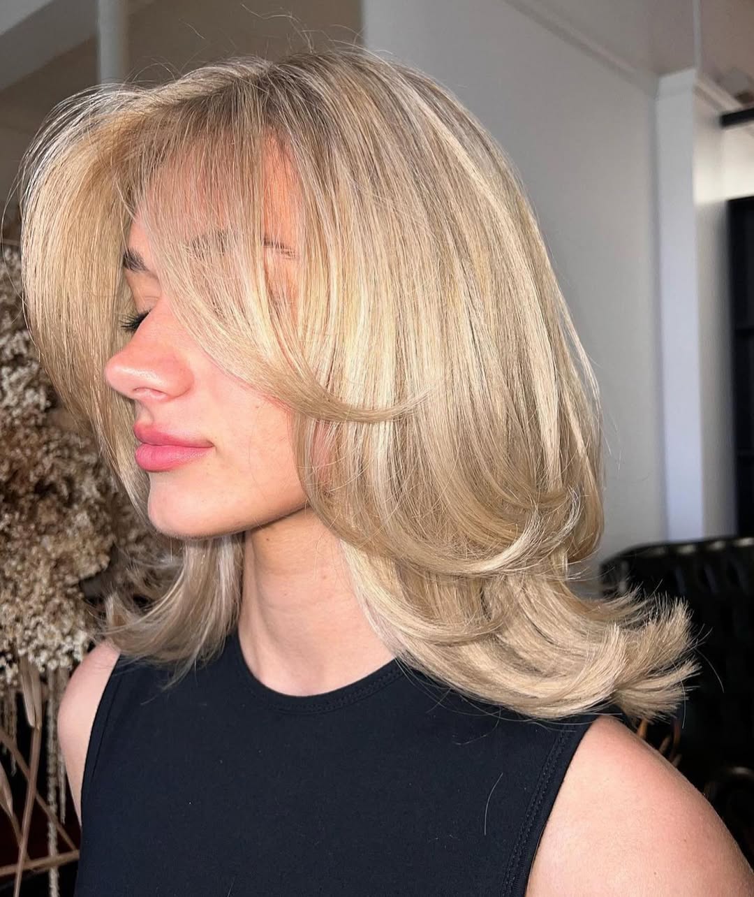 Collarbone Ash Blonde Fine Layers, Wavy — Classy Layered Haircuts for Medium Hair