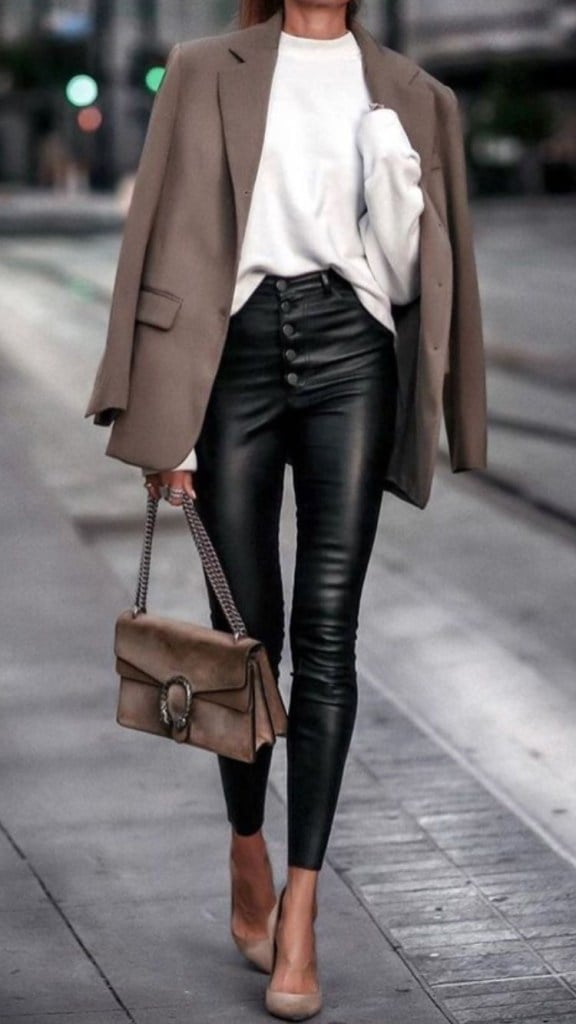 Fitted Leather Pants with an Oversized Brown Blazer Fitted Leather Pants with an Oversized Brown Blazer — Classy Leather Outfits