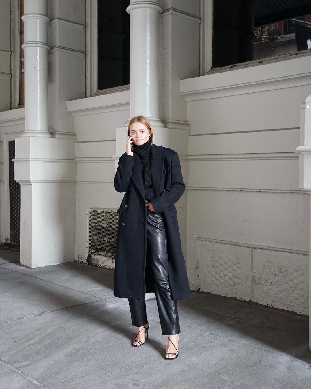 Leather Pants With Turtleneck And Long Wool Coat Leather Pants With Turtleneck And Long Wool Coat — Classy Leather Pants Outfits