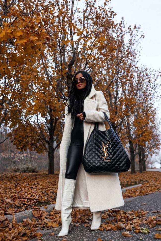 Black Leather Pants With Cream Coat And White Boots Black Leather Pants With Cream Coat And White Boots — Classy Leather Pants Outfits