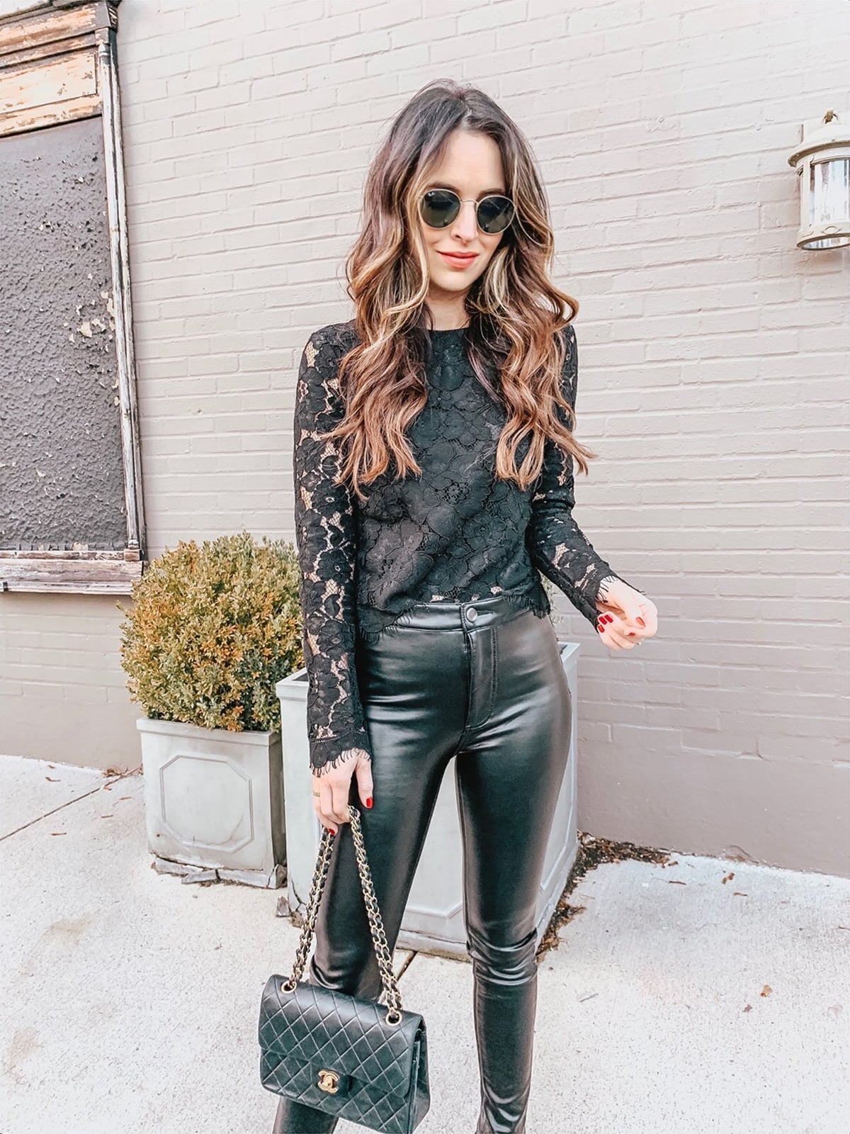 Black Leather Pants With Lace Top And Quilted Handbag Black Leather Pants With Lace Top And Quilted Handbag — Classy Leather Pants Outfits