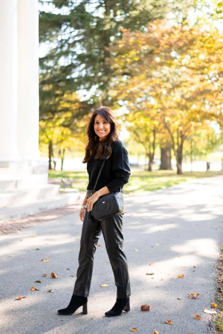 Black Leather Trousers With Crewneck Sweater And Suede Boots Black Leather Trousers With Crewneck Sweater And Suede Boots — Classy Leather Pants Outfits
