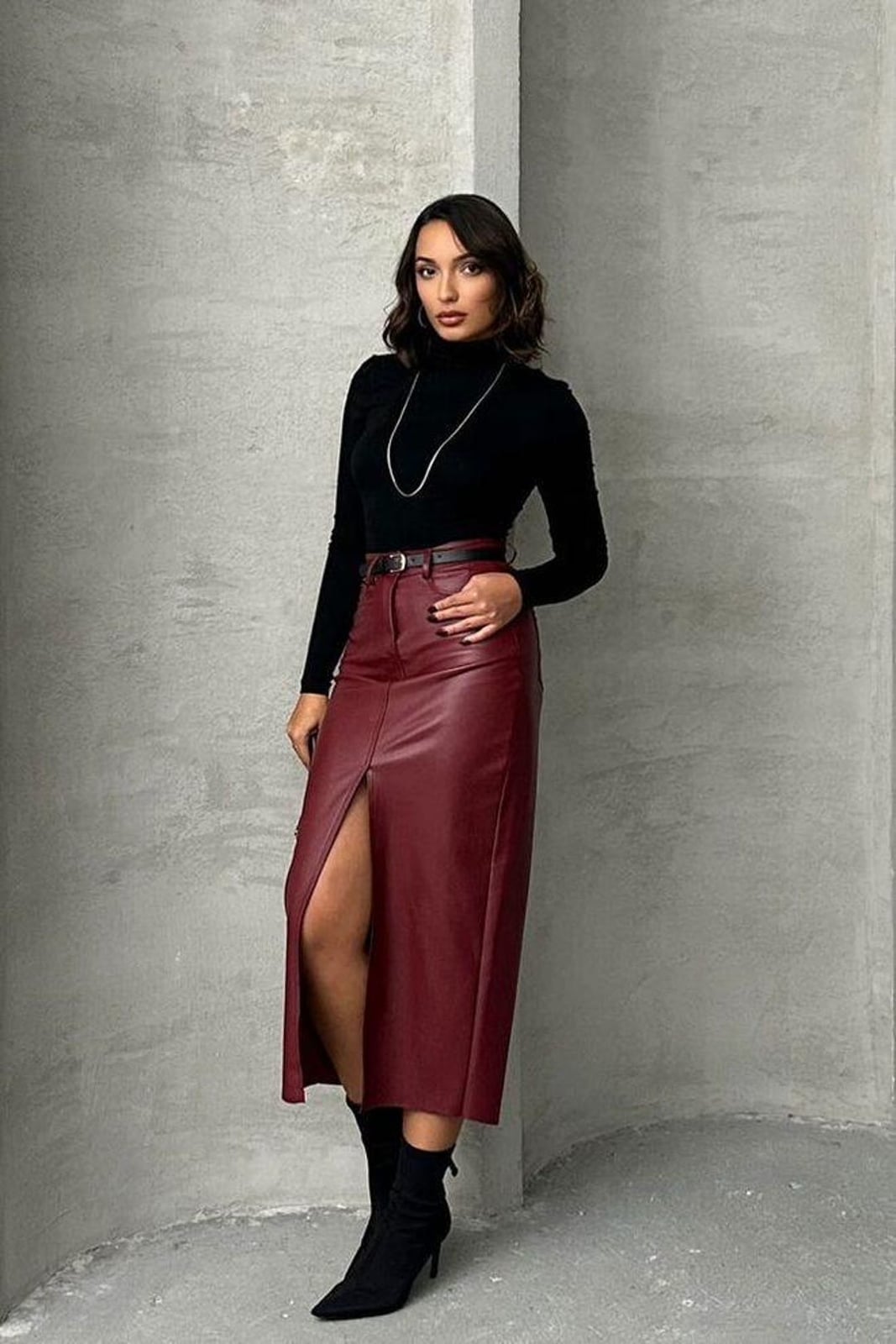 Burgundy Faux Leather Midi Skirt With Turtleneck Burgundy Faux Leather Midi Skirt With Turtleneck — Classy Leather Skirt Outfits