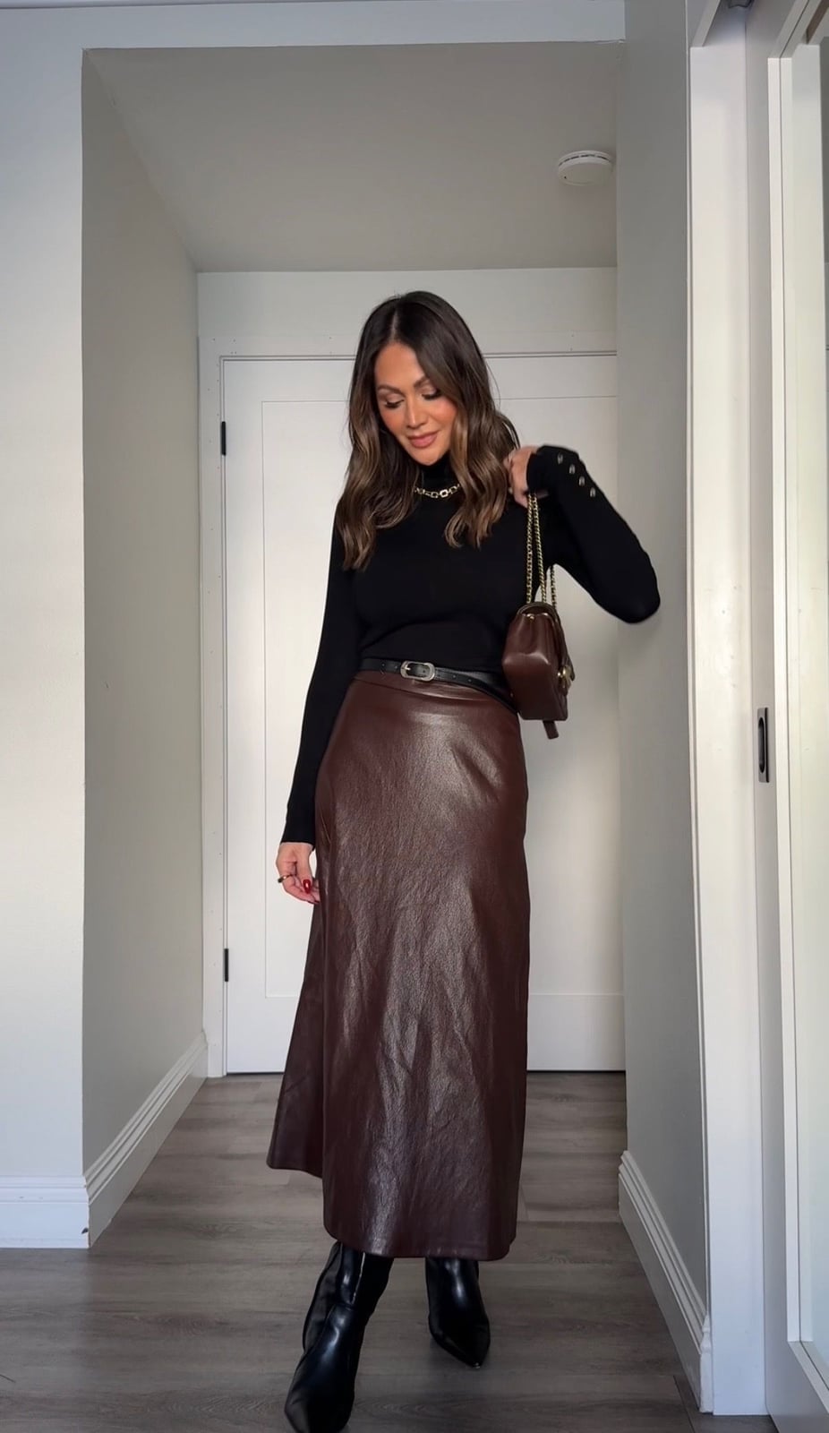 Brown Leather Midi Skirt With Turtleneck And Belt Brown Leather Midi Skirt With Turtleneck And Belt — Classy Leather Skirt Outfits