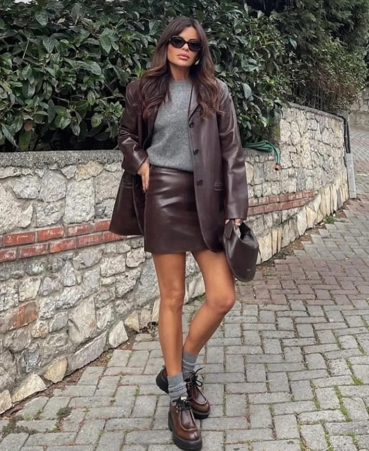 Brown Leather Mini Skirt With Oversized Blazer Brown Leather Mini Skirt With Oversized Blazer — Classy Leather Skirt Outfits
