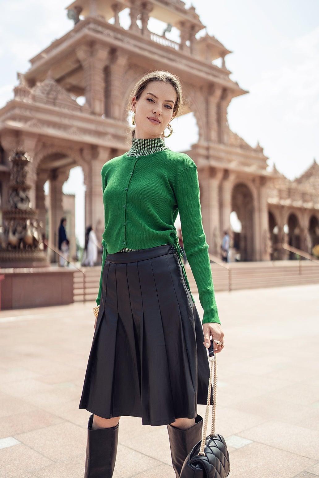 Black Pleated Leather Mini Skirt With Cardigan Black Pleated Leather Mini Skirt With Cardigan — Classy Leather Skirt Outfits