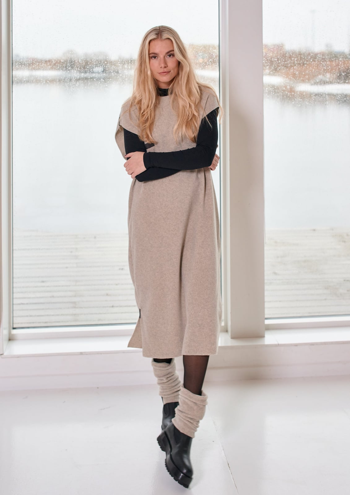 Beige Knit Dress With Black Tights And Leg Warmers Beige Knit Dress With Black Tights And Leg Warmers — Classy Leg Warmers Outfits