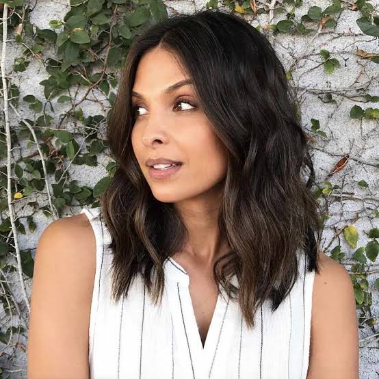 Collarbone Lob With Wavy Curtain Bangs Collarbone Lob With Wavy Curtain Bangs — Classy Lengths Haircut