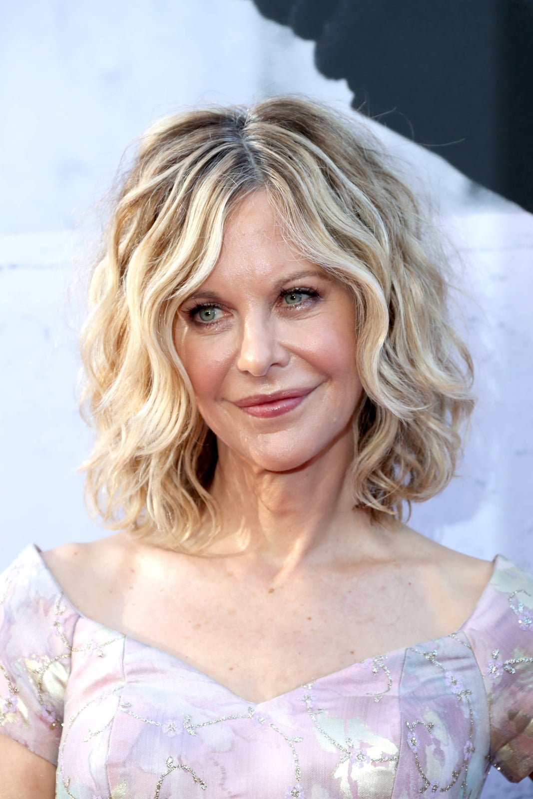 Shoulder Length Layered Blonde With Highlights, Wavy Shoulder Length Layered Blonde With Highlights, Wavy — Classy Lengths Haircut