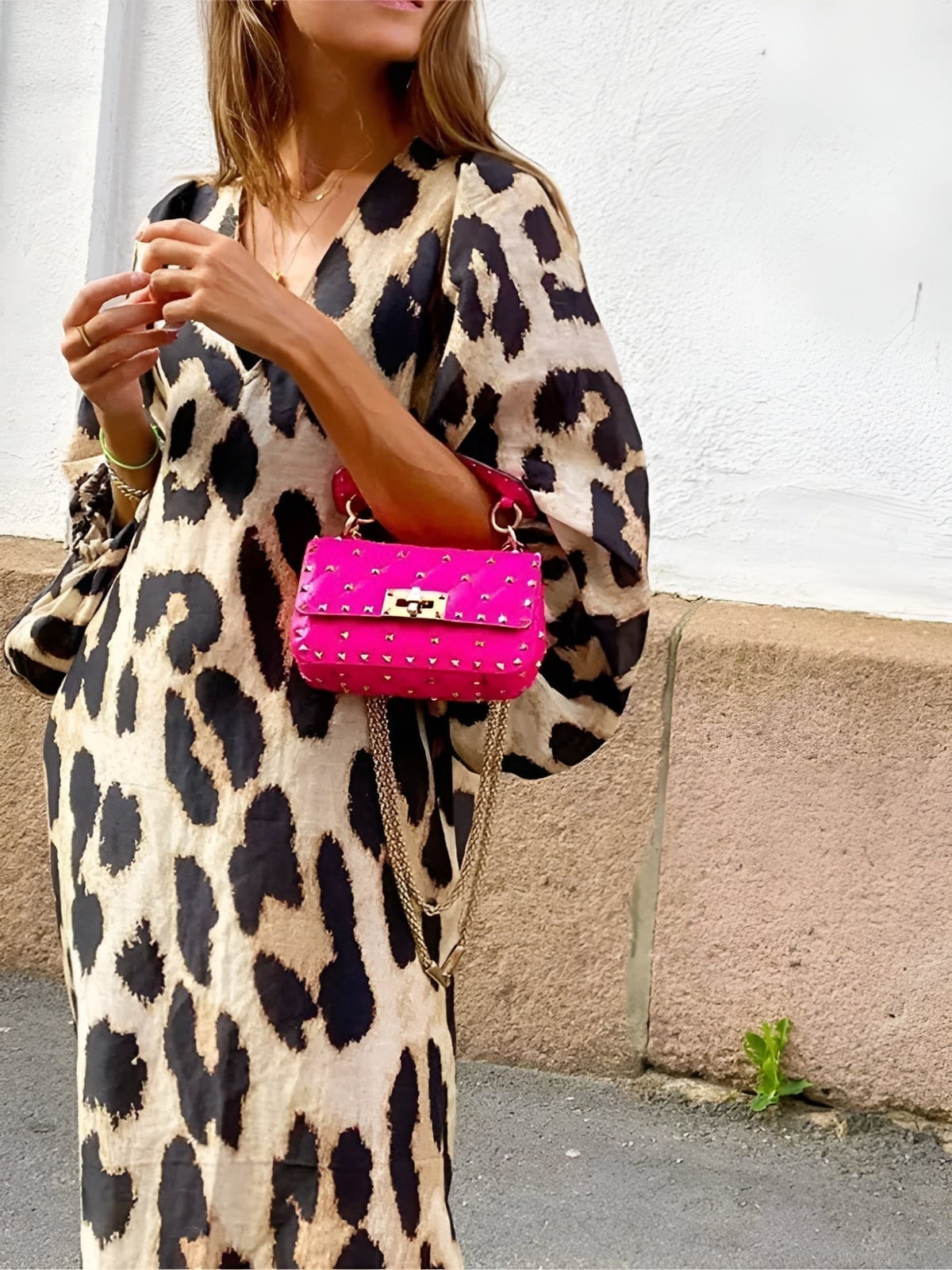 Voluminous Sleeve Leopard Dress With Pink Bag Voluminous Sleeve Leopard Dress With Pink Bag — Classy Leopard Outfits