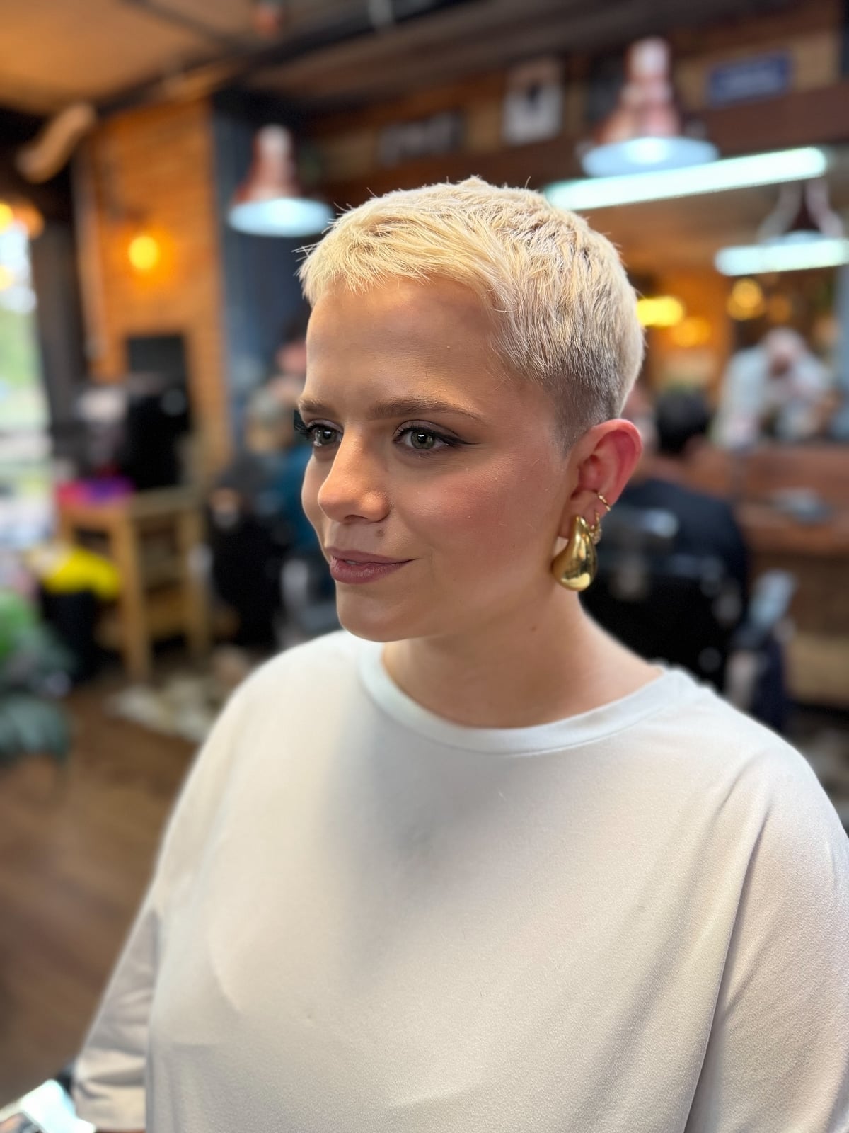 Platinum Blonde Textured Pixie With Side Fringe, Close-Up Take Platinum Blonde Textured Pixie With Side Fringe, Close-Up Take — Classy Lesbian Haircuts