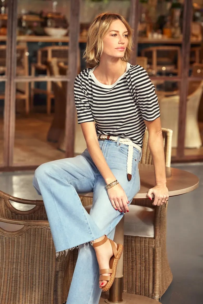 Casual Light Blue Wide Leg Jeans With Striped Tee Casual Light Blue Wide Leg Jeans With Striped Tee — Classy Light Blue Jeans Outfits