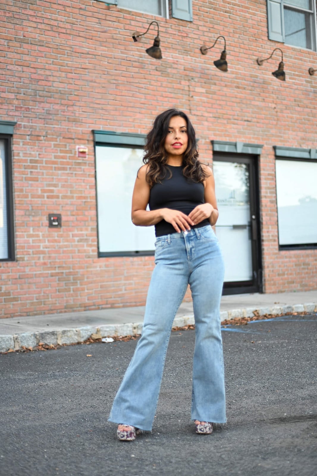 Light Blue Flare Leg Jeans With Black Sleeveless Top Light Blue Flare Leg Jeans With Black Sleeveless Top — Classy Light Blue Jeans Outfits
