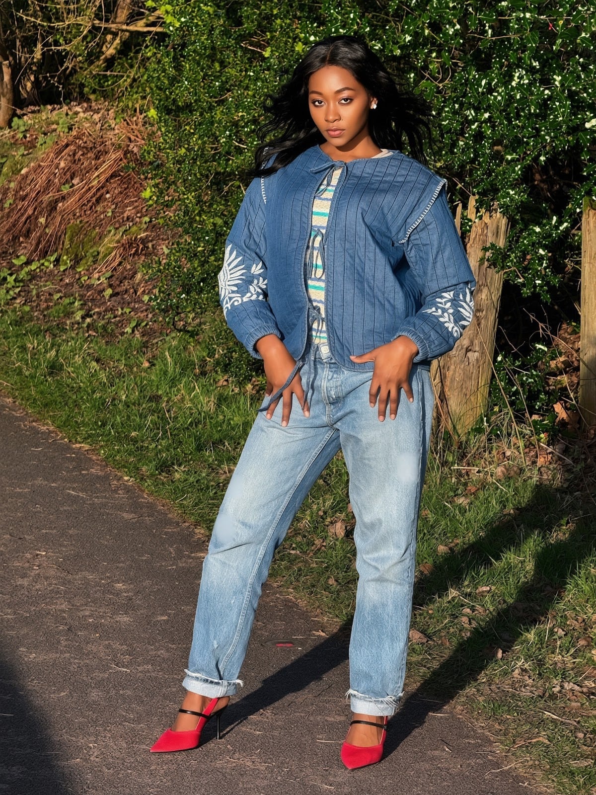 Light Blue Wide Leg Jeans With Striped Tee And Denim Jacket Light Blue Wide Leg Jeans With Striped Tee And Denim Jacket — Classy Light Blue Jeans Outfits
