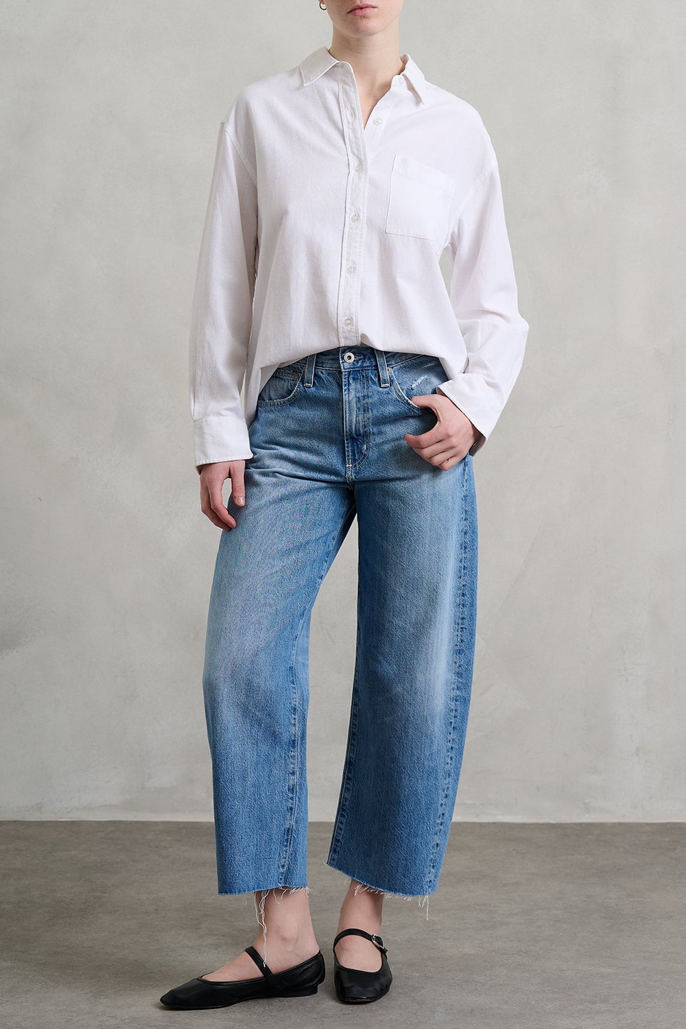 Cropped Light Blue Wide Leg Jeans With White Shirt Cropped Light Blue Wide Leg Jeans With White Shirt — Classy Light Blue Jeans Outfits