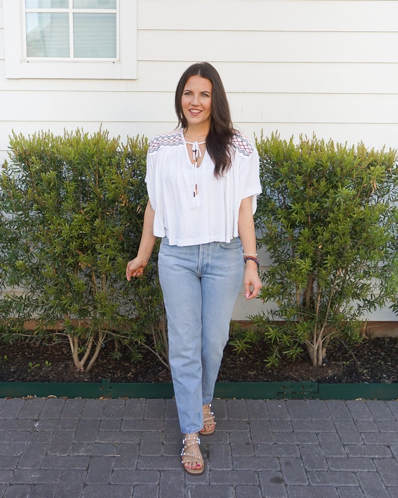 Light Blue Straight Leg Jeans With Embroidered Peasant Top Light Blue Straight Leg Jeans With Embroidered Peasant Top — Classy Light Blue Jeans Outfits