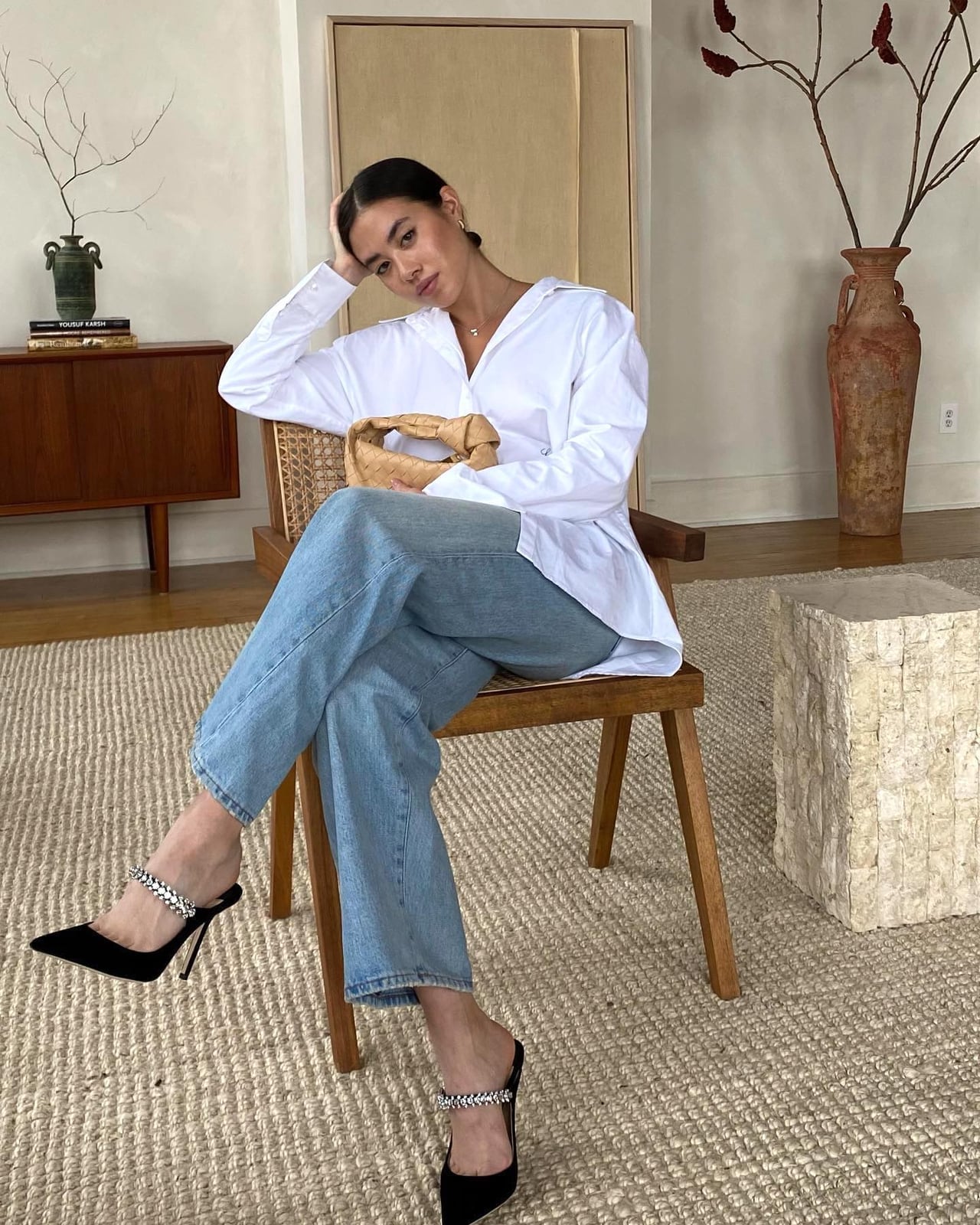 Relaxed Fit Light Blue Jeans With An Oversized White Shirt Relaxed Fit Light Blue Jeans With An Oversized White Shirt — Classy Light Blue Jeans Outfits