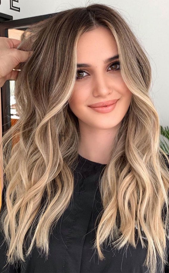Collarbone Layers With Face-Framing Highlights, Wavy — Classy Light Brown Hair with Blonde