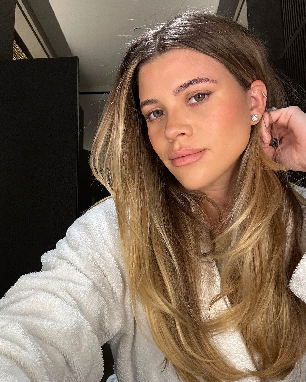 Air-Dried Collarbone Layers With Face-Framing — Classy Light Brown Hair with Blonde