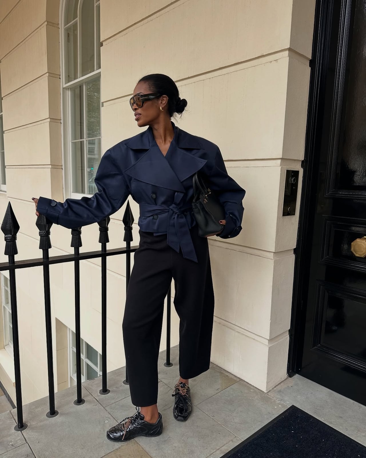 Navy Oversized Blazer with Voluminous Sleeves Navy Oversized Blazer with Voluminous Sleeves — Classy London Outfits