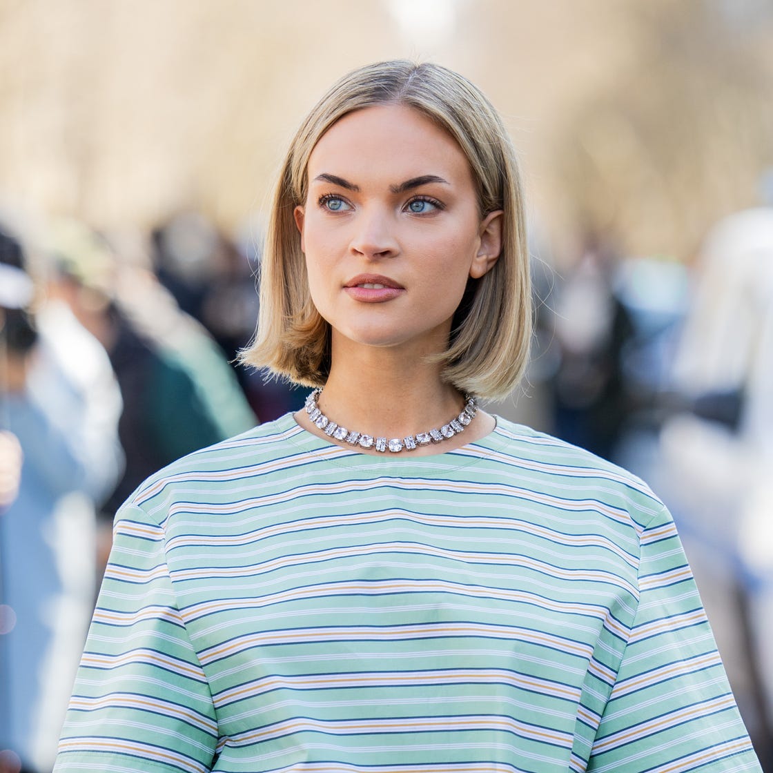 Ash Blonde Collarbone Bob With Glossy Waves Ash Blonde Collarbone Bob With Glossy Waves — Classy Long Bob Hairstyles