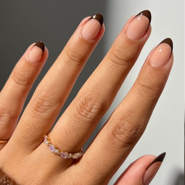 Medium Almond Nude Pink Glossy Perfectly Shaped Medium Almond Nude Pink Glossy Perfectly Shaped — Classy Looks Nail