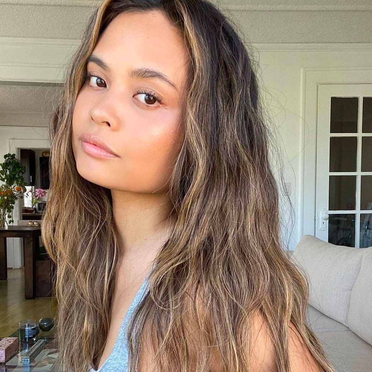 Mid-Back Layers With Warm Balayage, Wavy — Classy Low Maintenance Haircuts