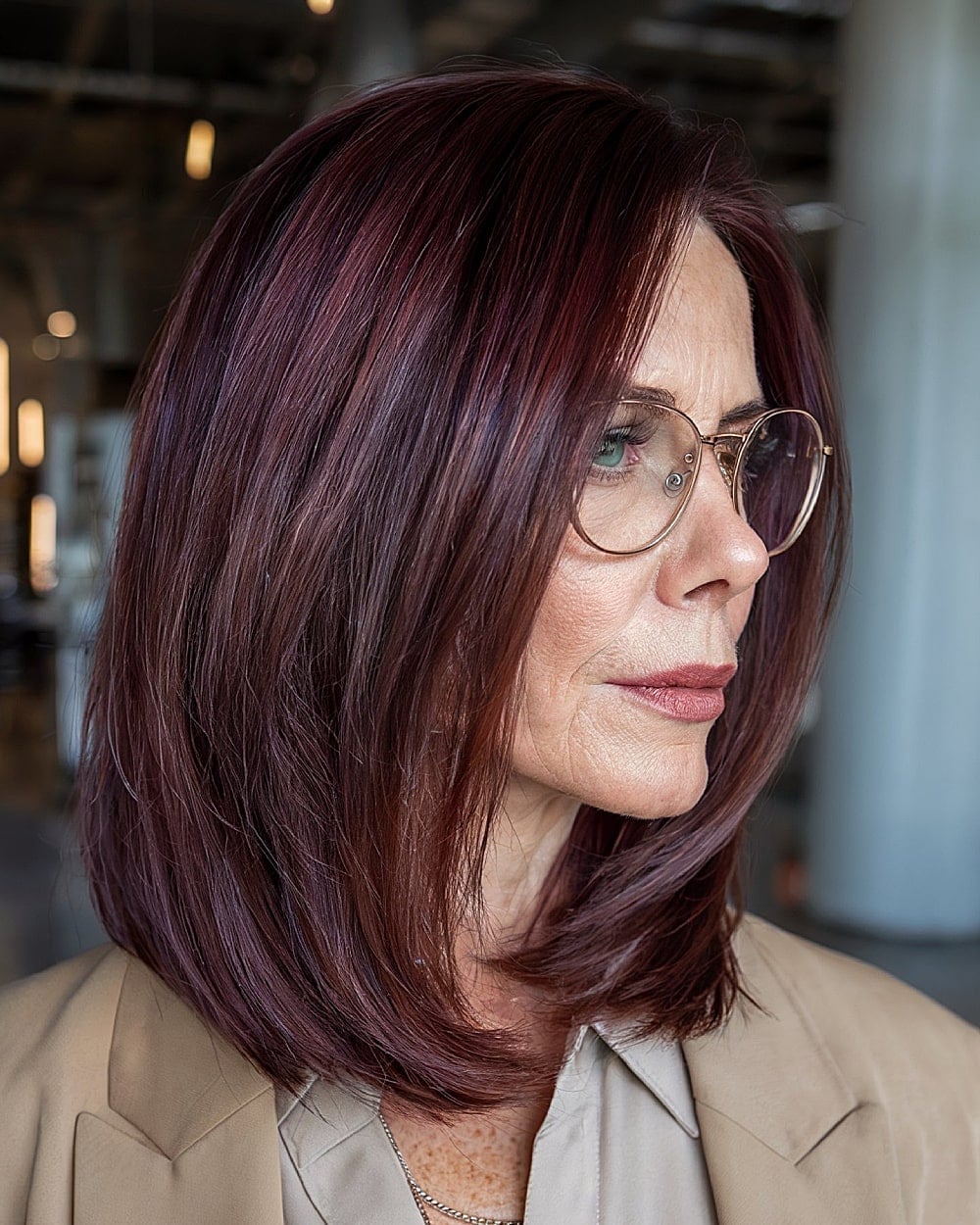 Collarbone Lob With Face-Framing Layers And Violet Tones Collarbone Lob With Face-Framing Layers And Violet Tones — Classy Mahogany Hair