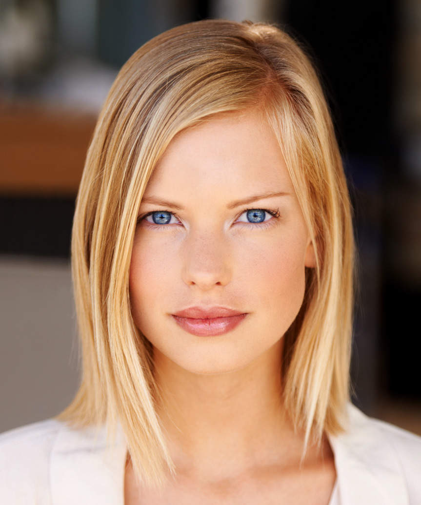 Collarbone Bob Ash Blonde Sharp Line — Classy Medium Bob