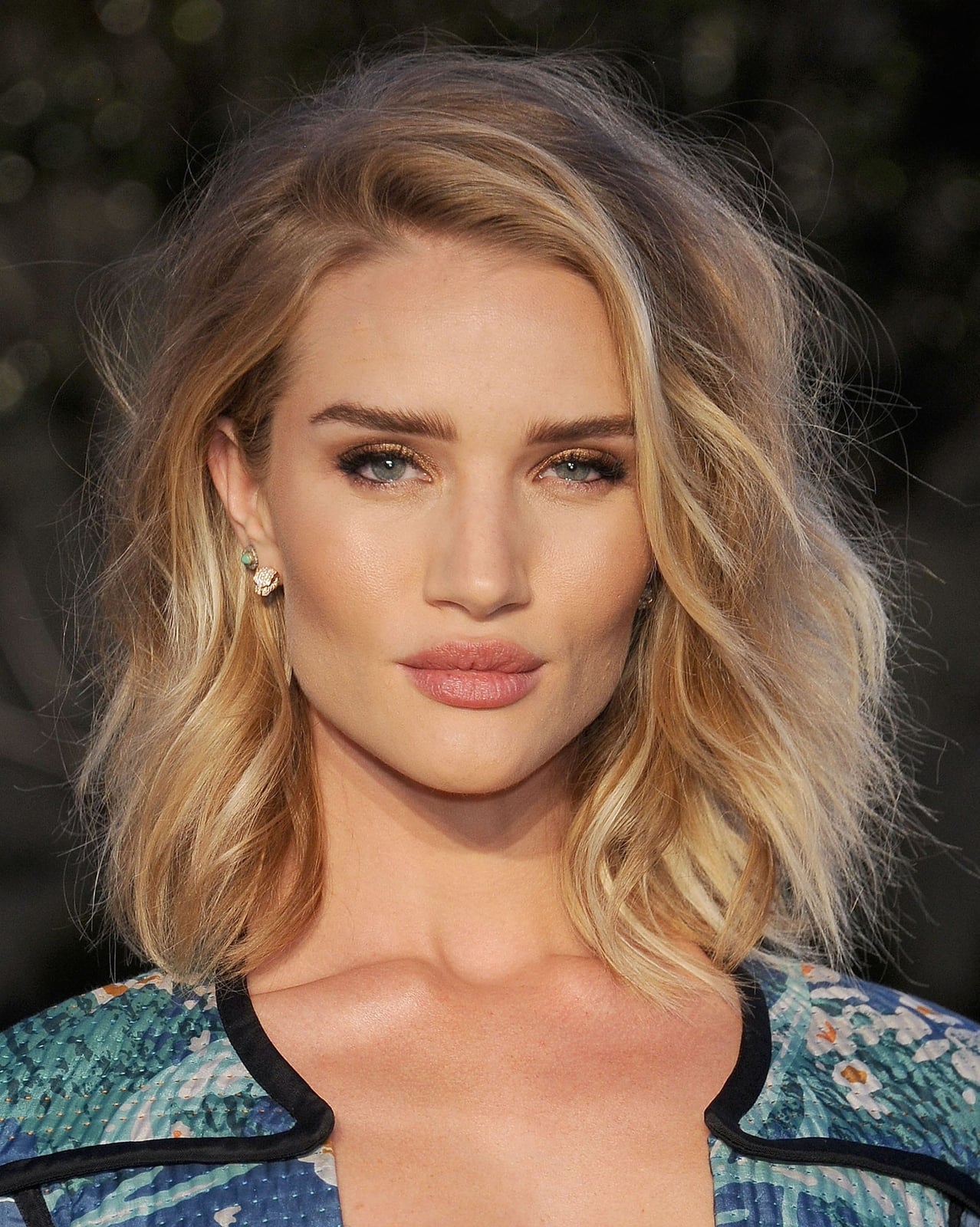 Blonde Collarbone Lob With Root Shadow And Curtain Bangs Blonde Collarbone Lob With Root Shadow And Curtain Bangs — Classy Mid Length Hair