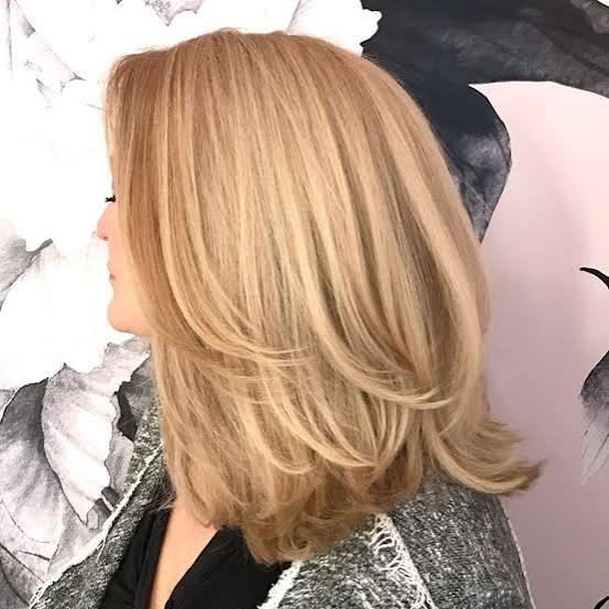 Collarbone Blonde Lob With Voluminous Layers Collarbone Blonde Lob With Voluminous Layers — Classy Mid Length Haircuts