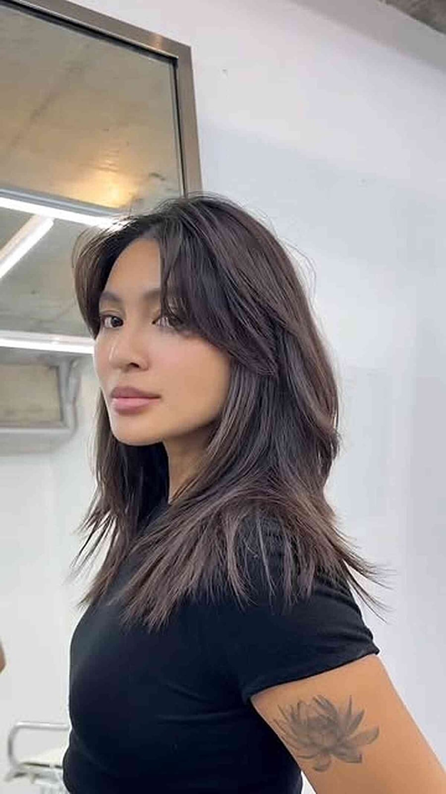 Collarbone Dark Brown Shag With Choppy Layers Collarbone Dark Brown Shag With Choppy Layers — Classy Mid Length Haircuts