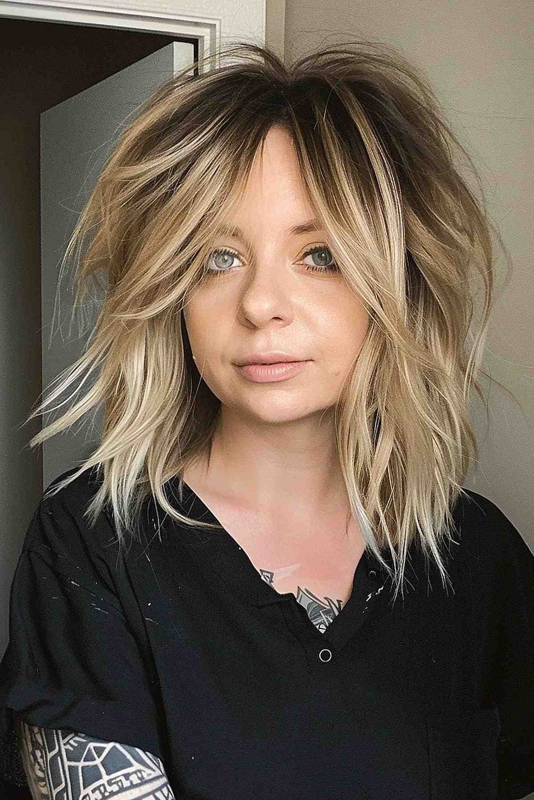 Collarbone Blonde Balayage Shag With Choppy Layers Collarbone Blonde Balayage Shag With Choppy Layers — Classy Mid Length Haircuts