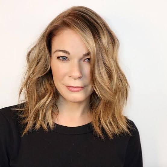 Honey Blonde Lob With Lived-In Waves Honey Blonde Lob With Lived-In Waves — Classy Mom Haircuts