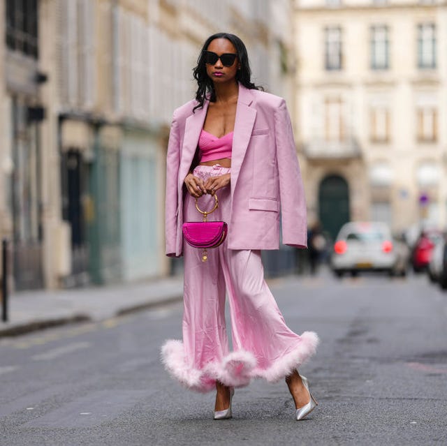 Pink Satin Suit with Feather-Trimmed Wide-Leg Pants — Classy Mujer Outfits