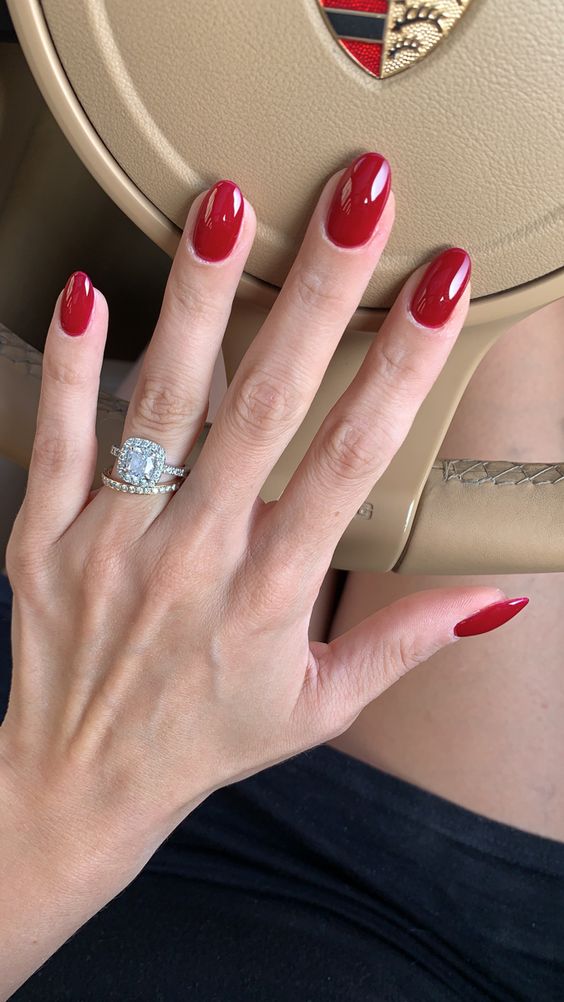 Deep Glossy Red Medium Oval Nails Deep Glossy Red Medium Oval Nails — Classy Nail Colors
