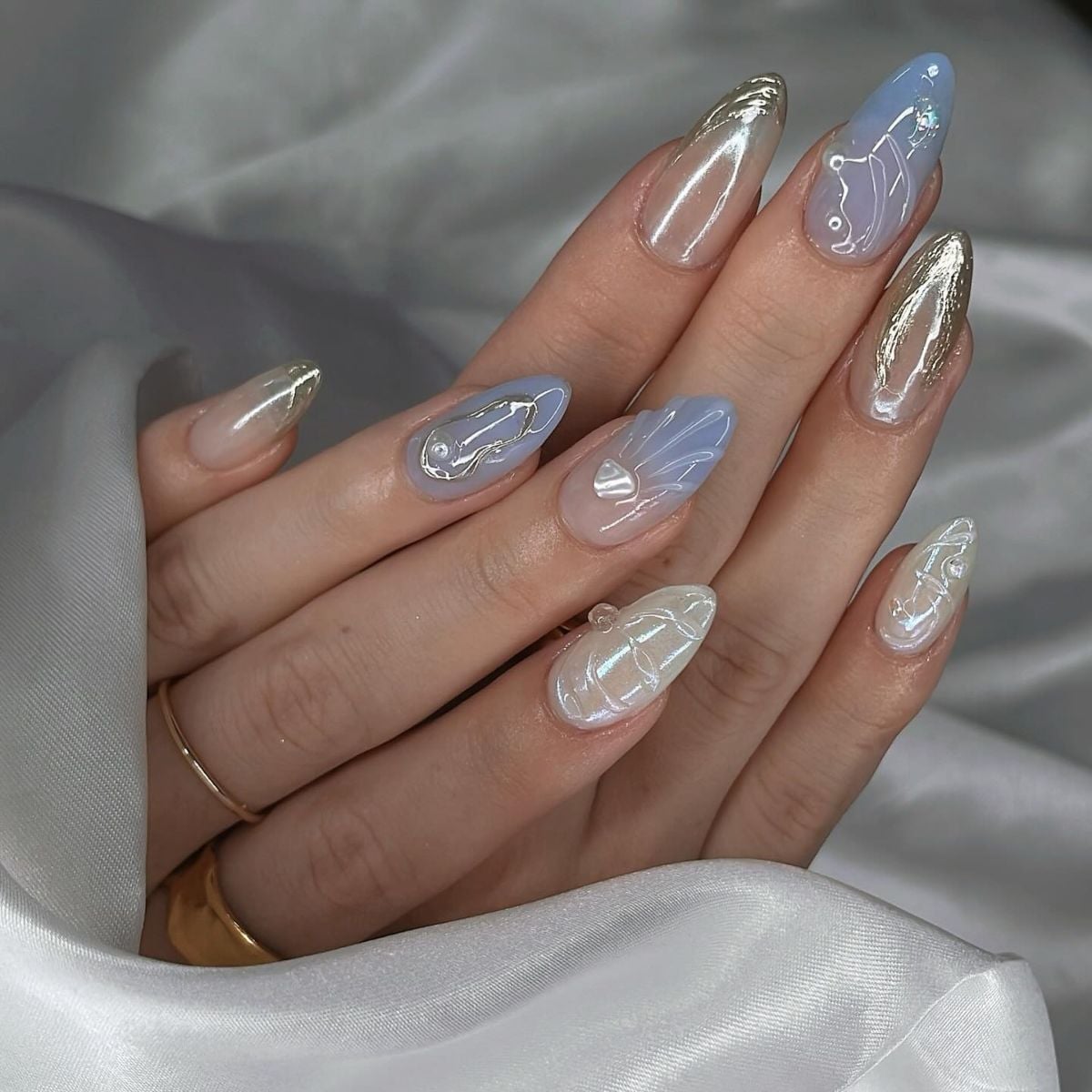 Milky Chrome Pearl Line Art Long Almond Nails Milky Chrome Pearl Line Art Long Almond Nails — Classy Nail Colors