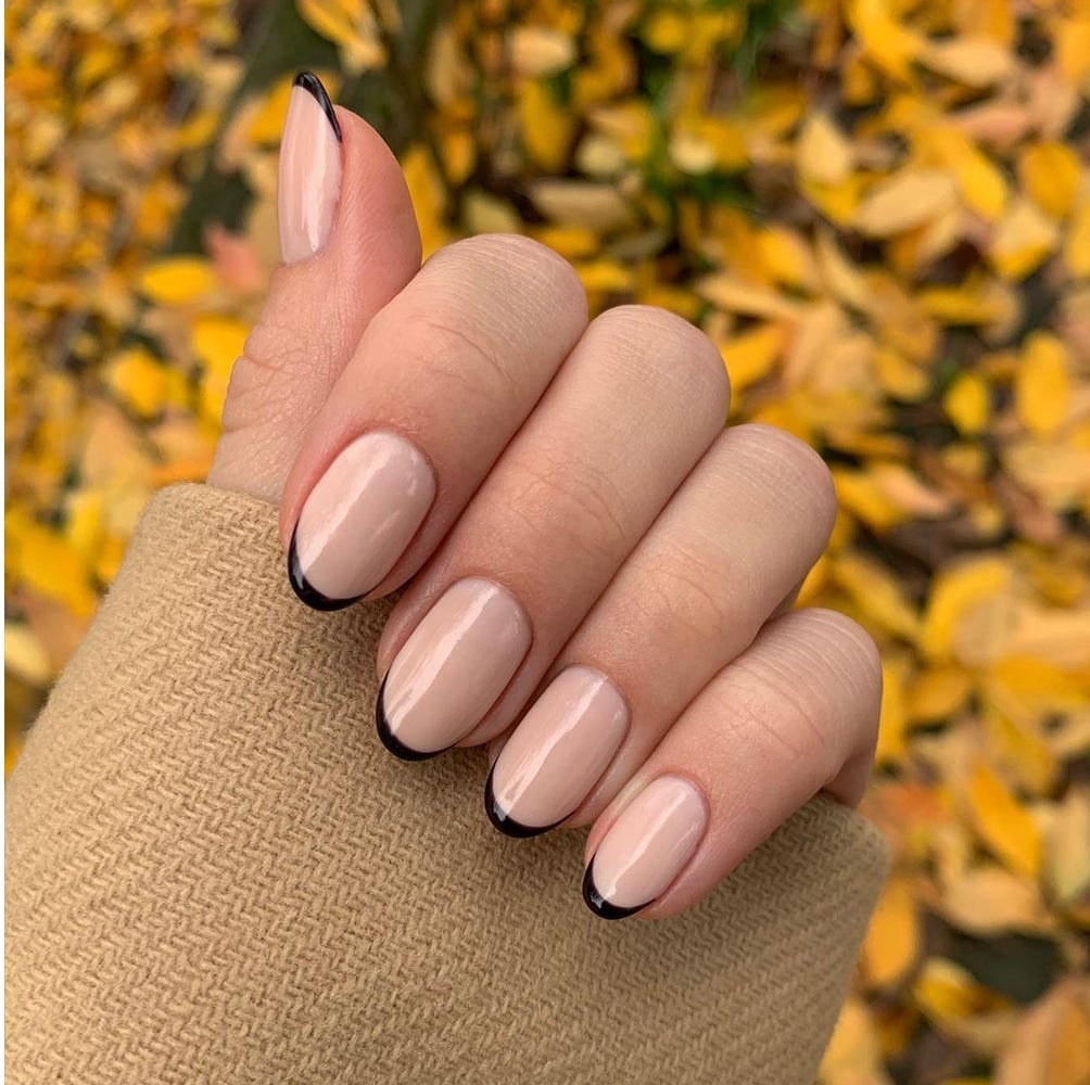 Medium Oval Nude Black Outline French Nails — Classy Nail Shapes