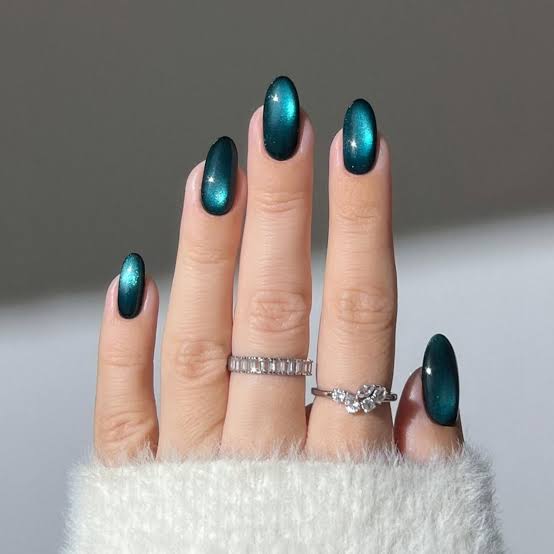 Medium Oval Cat-Eye Teal Nails — Classy Nail Shapes