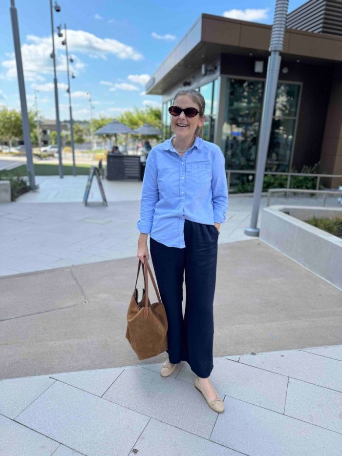 Navy Wide Leg Pants With Light Blue Button Down Shirt And Beige Flats — Classy Navy Pants Outfits