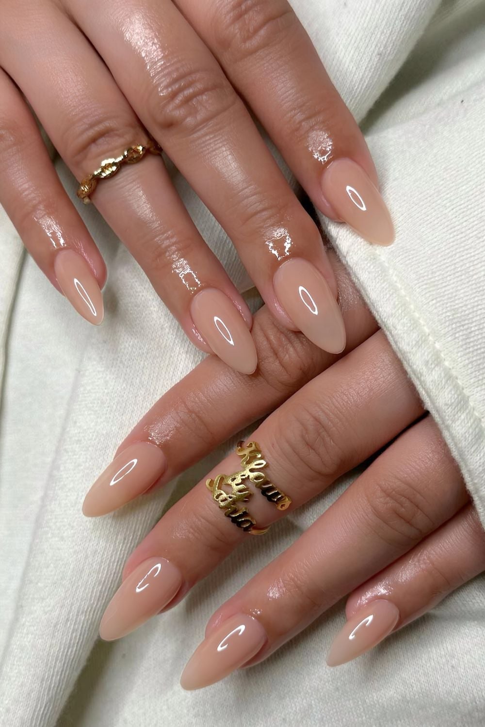 Medium Sharp Almond Glossy Nude Nails With острый миндаль — Classy Neutral Nails