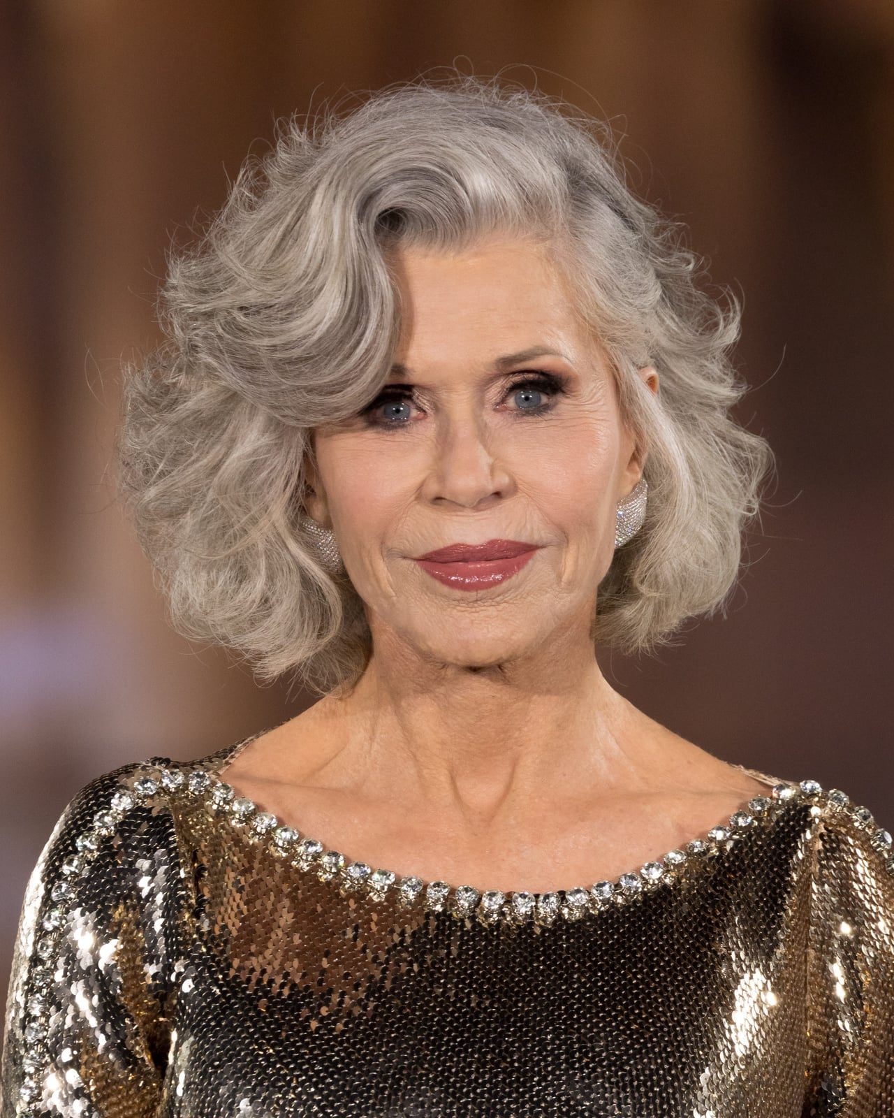 Grey Shoulder Length Bob With Soft Waves Grey Shoulder Length Bob With Soft Waves — Classy New Hairstyles