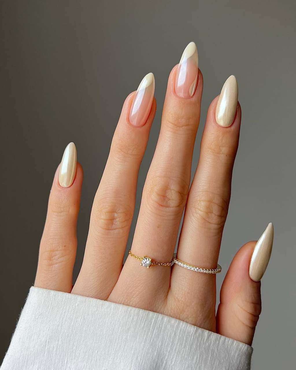 Nude Base White Chrome French Tip Medium Almond Nails Nude Base White Chrome French Tip Medium Almond Nails — Classy Nude Chrome Nails